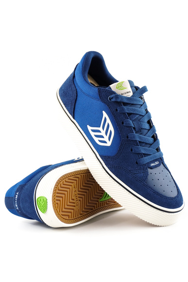 Cariuma Schuhe - Vallely Pro Mystery Blau Wildleder und Cordura Off-White Logo Sneaker