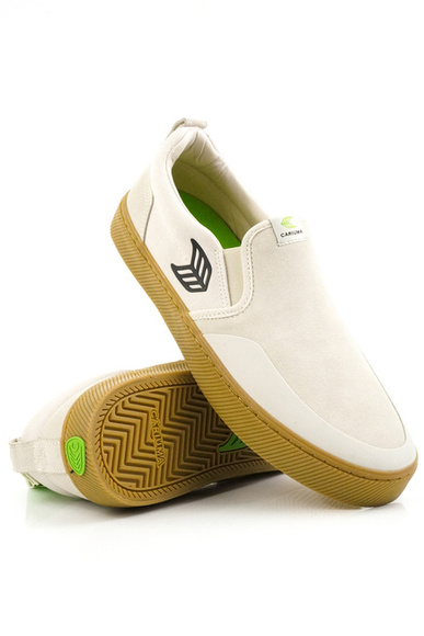 Cariuma Schuhe - Slip On Skate Pro Vintage Weiß Wildleder und Canvas Schwarzes Logo