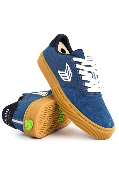 Cariuma Schuhe - Naioca Pro Gum Shadow Blau Wildleder und Canvas Elfenbein Logo Navy Sneaker
